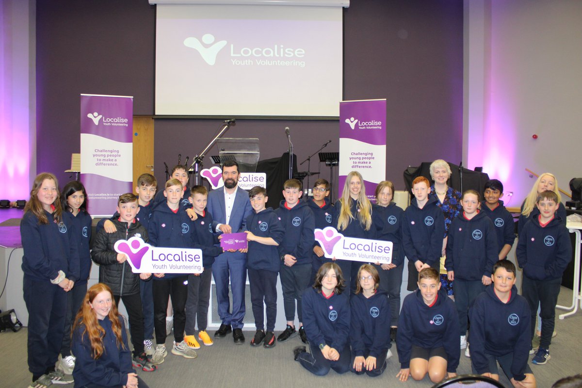 200 youth volunteers from @swords_cc, @HolFamSNS, @FingalCC and @Balbriggan_CC with @joefingalgreen celebrate their @LocaliseYouth  volunteer projects. Change markers through service to others. #Volunteeringforall #NVWIreland #NVW2023