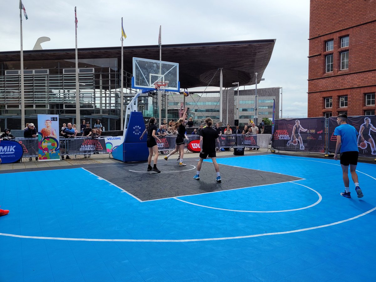 We've teamed up with <a href="/UrddGemauStryd/">Gemau Stryd yr Urdd Urban Games</a> to bring you #3X3 basketball in Cardiff Bay.

🏀 U14 and U16 on 17 June
🏀 U18 on 18 June

Register your team today, and we'll see you there 😎

➡️ gemaustryd.urdd.cymru/competitions/3…