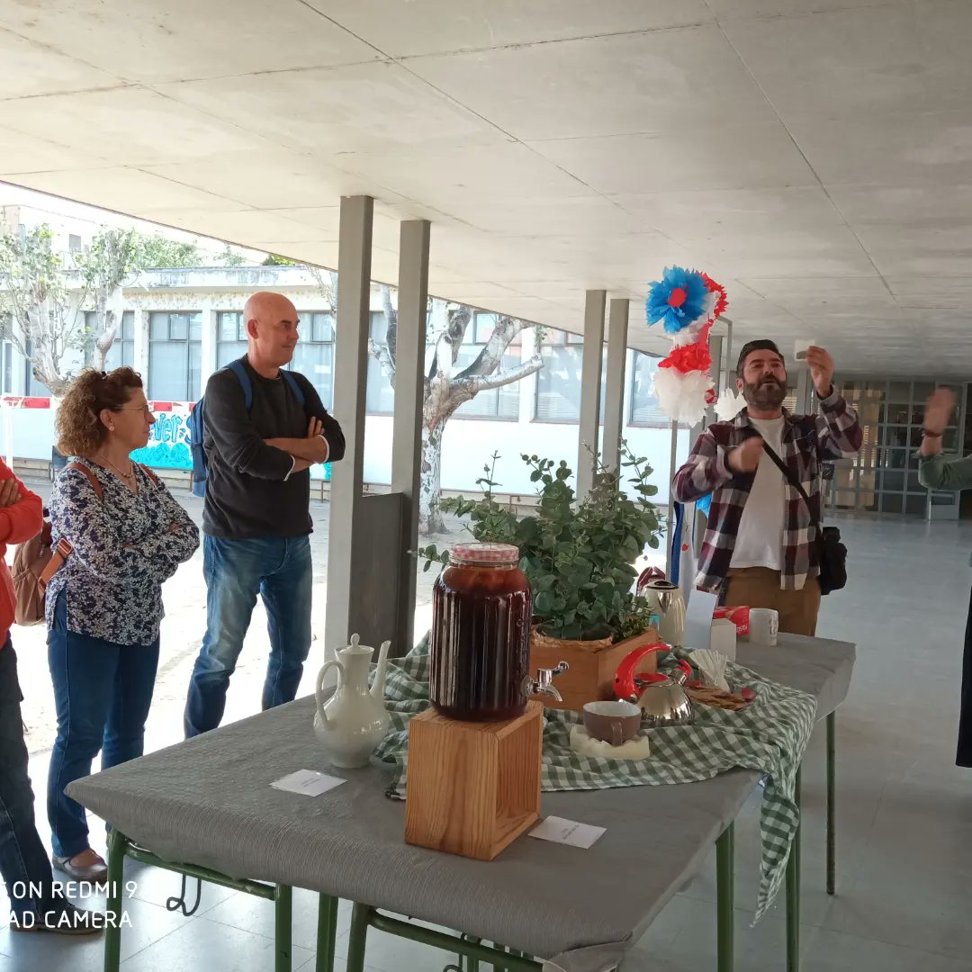 CFAsjuanarbo's tweet photo. Alumnat del CFA i l'EOI d'Amposta comparteixen una tarda d'activitats: Speed Friending, per fer nous amics, i la Tea Party!🫖☕🍪🇬🇧
Molt agraïts per l'acollida rebuda.
THX!!
#escoladadultsamposta #eoiamposta #friending #timefortea #culture #xarxa https://t.co/YkmKu5B4KN