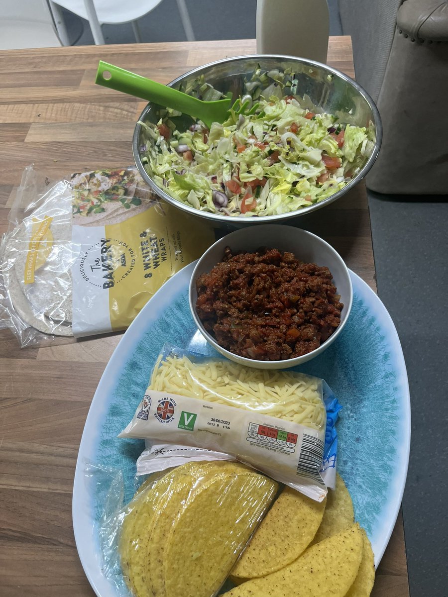 Another Friday cooking session this afternoon. This week was Tacos/wraps with both meat/meat free option. Both tasted amazing 🤩well done team🙌🏼!