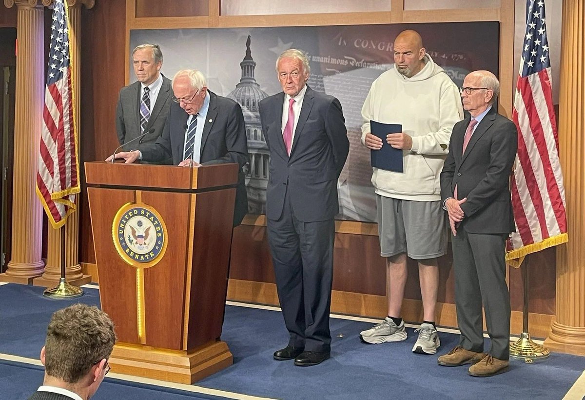 edmadrak's tweet photo. @SenFettermanPA  is a fucking legend! https://t.co/qi9tDdMSnG