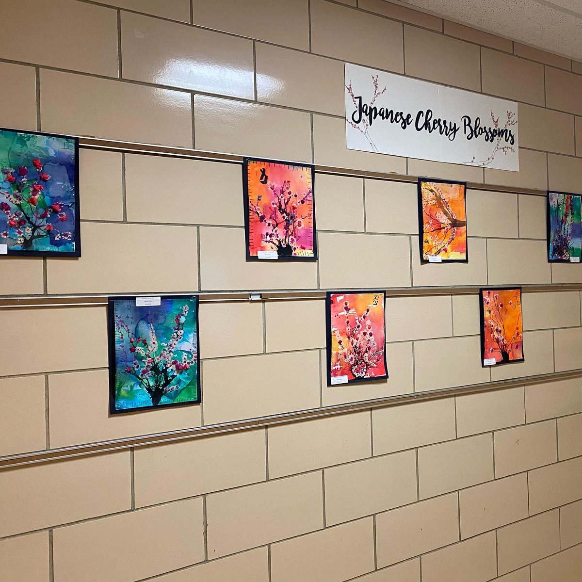 MsStumpfsStudio's tweet photo. Another Art Show in the books!✅ So proud of all my Whitman artists!! Hard work pays off!🎨 https://t.co/deaZnUBxqT
