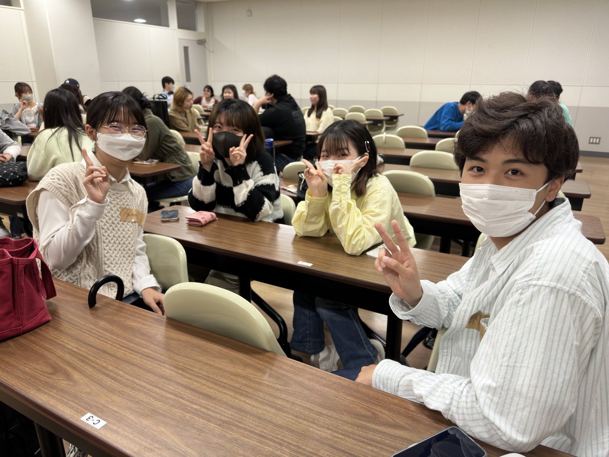 ESS_kangai's tweet photo. 【2023年度英語研究会(E.S.S.)入部式】

本日5月19日に入部式を行いました！！

今日用事があって来れなかった新入生もおり、写真に写っている新入部生以上をESSにお迎えしました！！

来週も沢山の方から体験入部希望を頂いており、まだ体験入部、新規入部を受け付けています！！
#関西外大ess https://t.co/tLpgEDYZx2