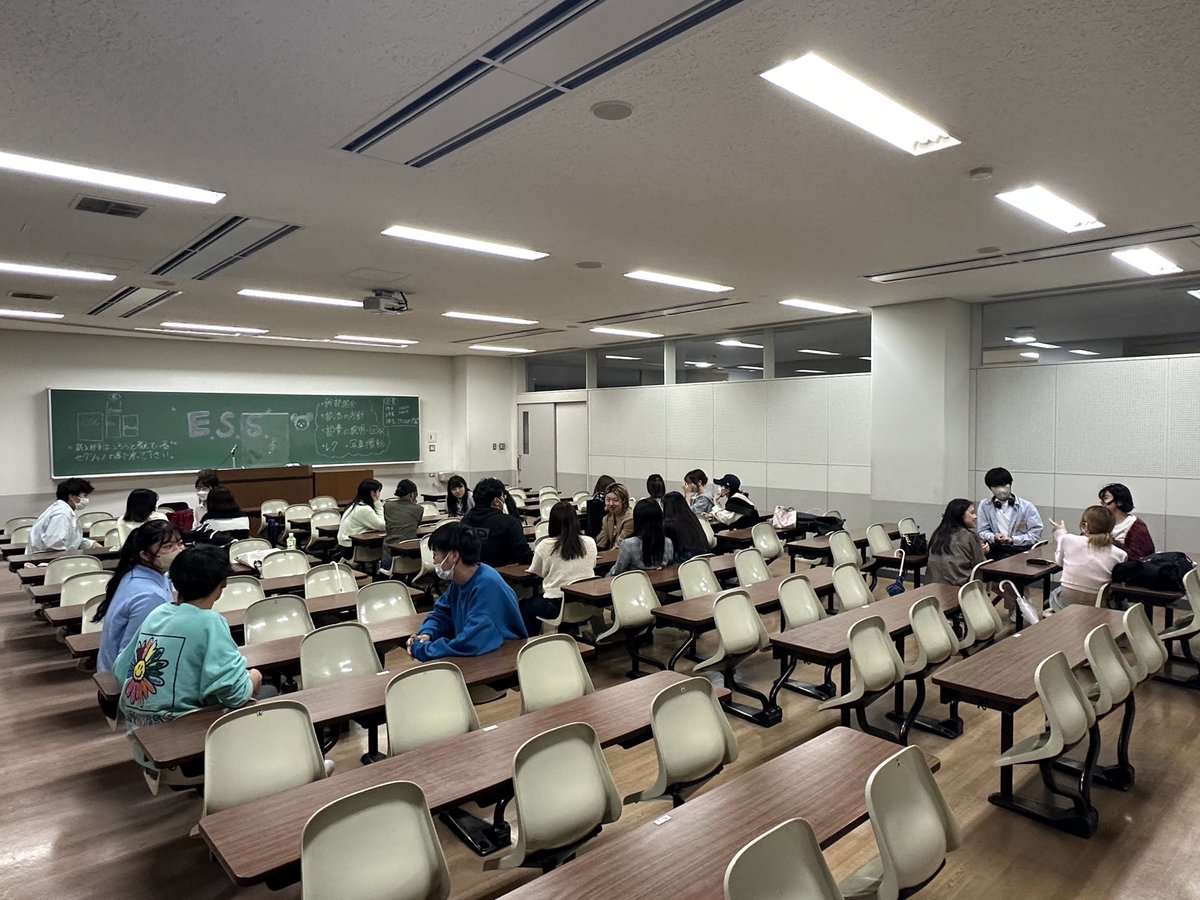 ESS_kangai's tweet photo. 【2023年度英語研究会(E.S.S.)入部式】

本日5月19日に入部式を行いました！！

今日用事があって来れなかった新入生もおり、写真に写っている新入部生以上をESSにお迎えしました！！

来週も沢山の方から体験入部希望を頂いており、まだ体験入部、新規入部を受け付けています！！
#関西外大ess https://t.co/tLpgEDYZx2