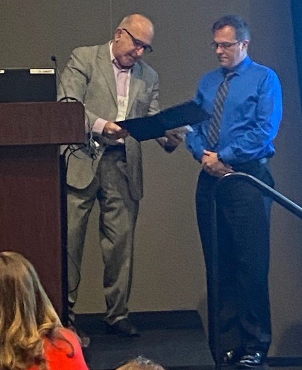 Congrats to Dr. @brooke_lerner for being awarded the Nate Kuppermann SAEM PEM Mentorship in Research Award! Dr. Daniel Mirsch was at #SAEM23 to accept the award for Dr. Lerner.