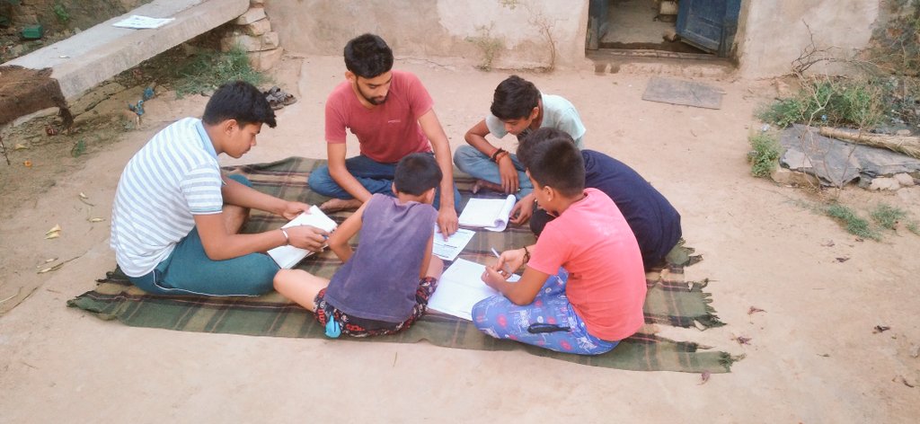 ROHITTIWARI_MP's tweet photo. राष्ट्रीय सेवा योजना मैहर
कमाल का कैम्प कैचअप' अभियान गर्मी की छुट्टियों में बच्चों को पढ़ाने का प्रयास
#Samarcamp 
@AnuragS45320198 @AnuragVermaIAS @askabir_ @GoswamiSoyal @ianuragthakur @nssrdB @NSSRDBhopal @pankajsinghips @askabir_  @_NSSIndia @DeepakBhannare2
@ChouhanShivraj https://t.co/8lfVsLmsBR