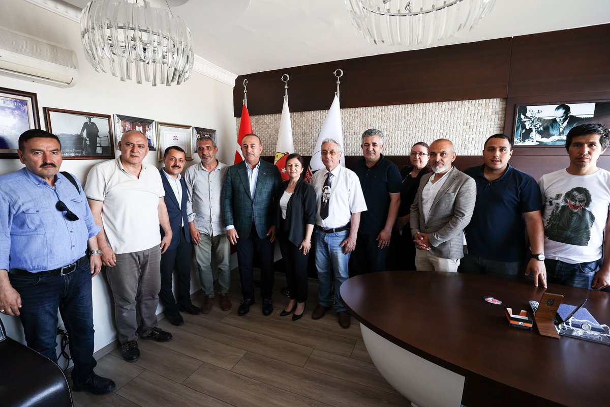 Dışişleri Bakanımız Sayın <a href="/MevlutCavusoglu/">Mevlüt Çavuşoğlu</a>’nu cemiyetimizde ağırladık. Güzel sohbeti ve ziyareti için kendisine teşekkür ederiz.