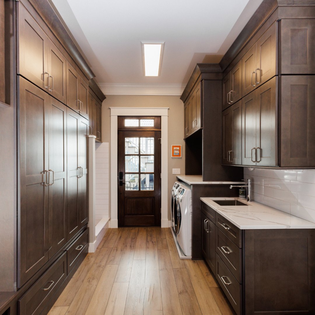 BGS1931's tweet image. Check out this gorgeous mudroom designed by a local Toms River kitchen designer, Jennifer Jacob. This mudroom features gorgeous home crest cabinetry. 

#BG #BGS #Mudroom #DesignInspo #TomsRiver #NJ #HomeDesign