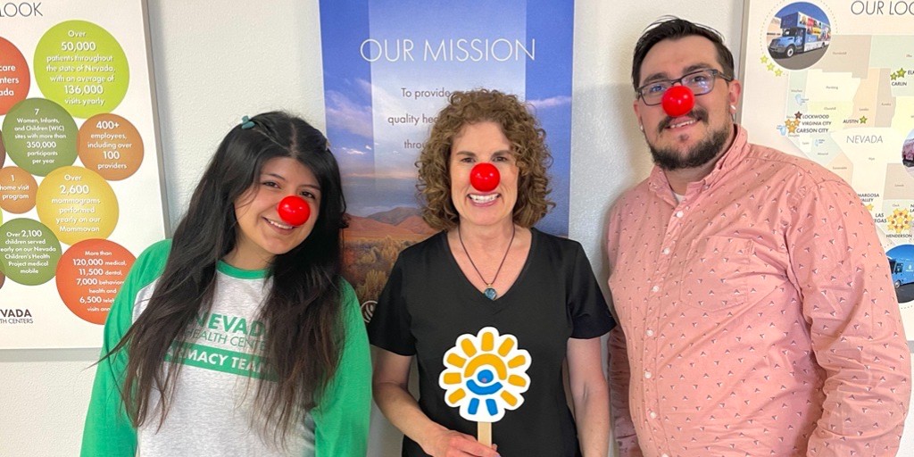 chfund's tweet photo. Our #CHFund program partners @NVHC1977 in #Nevada sent along these #FunPhotoFriday pics of their adventures with #FlatSunny! Sunny visited Elko and Las Vegas and made lots of new friends! #RedNoseDay #NosesOn #MobileHealth #HealthEquity #Telehealth #Donate @ComicReliefUS https://t.co/PTfDyMRSQj