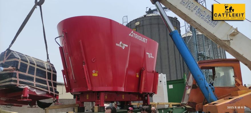 CattlekitP's tweet image. Congratulation to Eastern Dairy Farm for the delivery of TRIOLIET Stationary Mixer.
Well-done team CATTLEKIT.
Trioliet World Leader in Automatic feeding systems for dairy Farmers now in Pakistan.
For booking and information please call
0300-8435284
#trioliet
#AnythingForFarmer