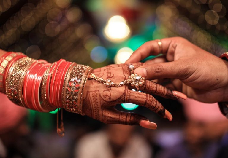 Hindu man who married a Muslim woman killed by woman’s family

Why those preaching #secularism to Hindus who oppose ‘Love Jihad’ are silent now ?
 sanatanprabhat.org/english/75559.…

#Khandwa #MadhyaPradesh