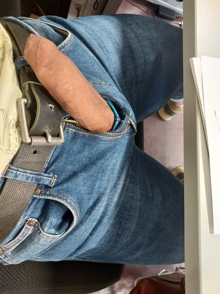 angers_bi's tweet photo. Dur dur la fin de semaine au bureau 🤪💦 https://t.co/zfzUOrSb1a