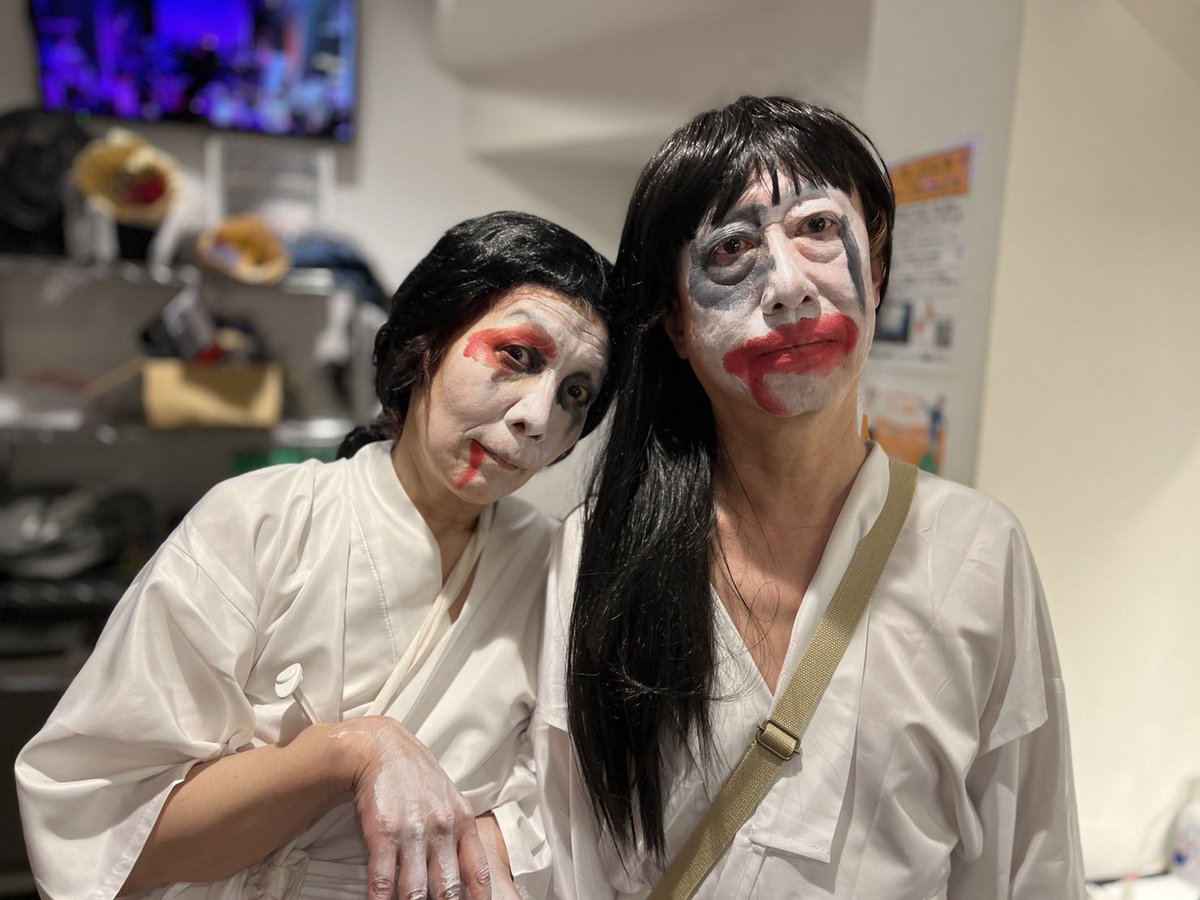 penny_toitoitoi's tweet photo. 劇場でやる場合、劇場でやる意味を考えて歌ったりします。
劇場でやるべきブッキング。
藤木さん流石です。
初めて見てくださった方、toitoitoiを好きでいてくれる方、みーんな纏めて一緒に歌えて幸せでした。

せーの！

\ 藤木さん、60歳おめでとう🎂㊗️🎉 /

またおもろい事しよーぜー！！ https://t.co/DmMJ3hoZnD