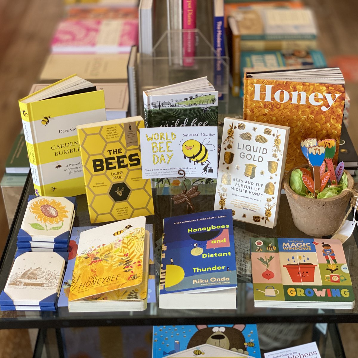 mainstreethare's tweet photo. Happy #WorldBeeDay🐝
Today we acknowledge and celebrate all that bees and other pollinators do for our ecosystem. Sometimes we forget just how important they are and how much we depend on them!
#mainstreetbooks #savethebees #beeresponsible #scottishborders #indiebookshop https://t.co/OgSkJwYb4q