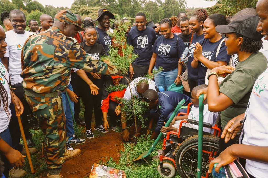 JohnMaiguaj04's tweet photo. Youth In Forestry conference ended in style where we planted 3000 tree seedlings at kibiko forest in Kajiado County.
#YouthinforestryKE https://t.co/TXv9ct6wFR