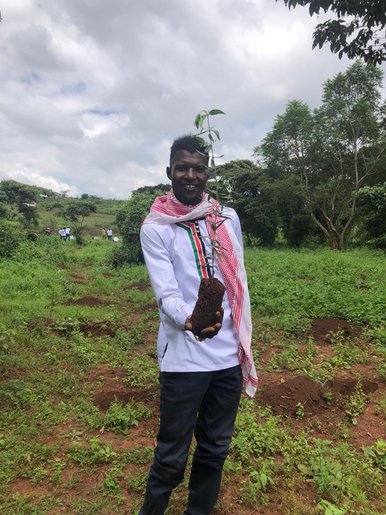 JohnMaiguaj04's tweet photo. Youth In Forestry conference ended in style where we planted 3000 tree seedlings at kibiko forest in Kajiado County.
#YouthinforestryKE https://t.co/TXv9ct6wFR