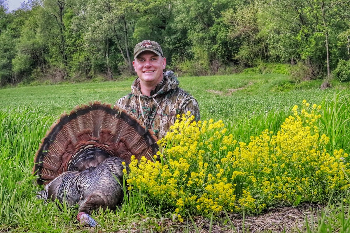 Had to work for this one. He’d been giving us the slip for a week, finally out maneuvered him. 

25lb 5oz, 11” beard, 1 3/8”spurs 

#FightFireHuntTurkeys #FirstDueOutdoors #DrakeWaterfowl #OlTom #MossyOak #WildTurkey #ItsAnObsession #AlwaysInSeason #TurkeyHunting #TurkeySeason