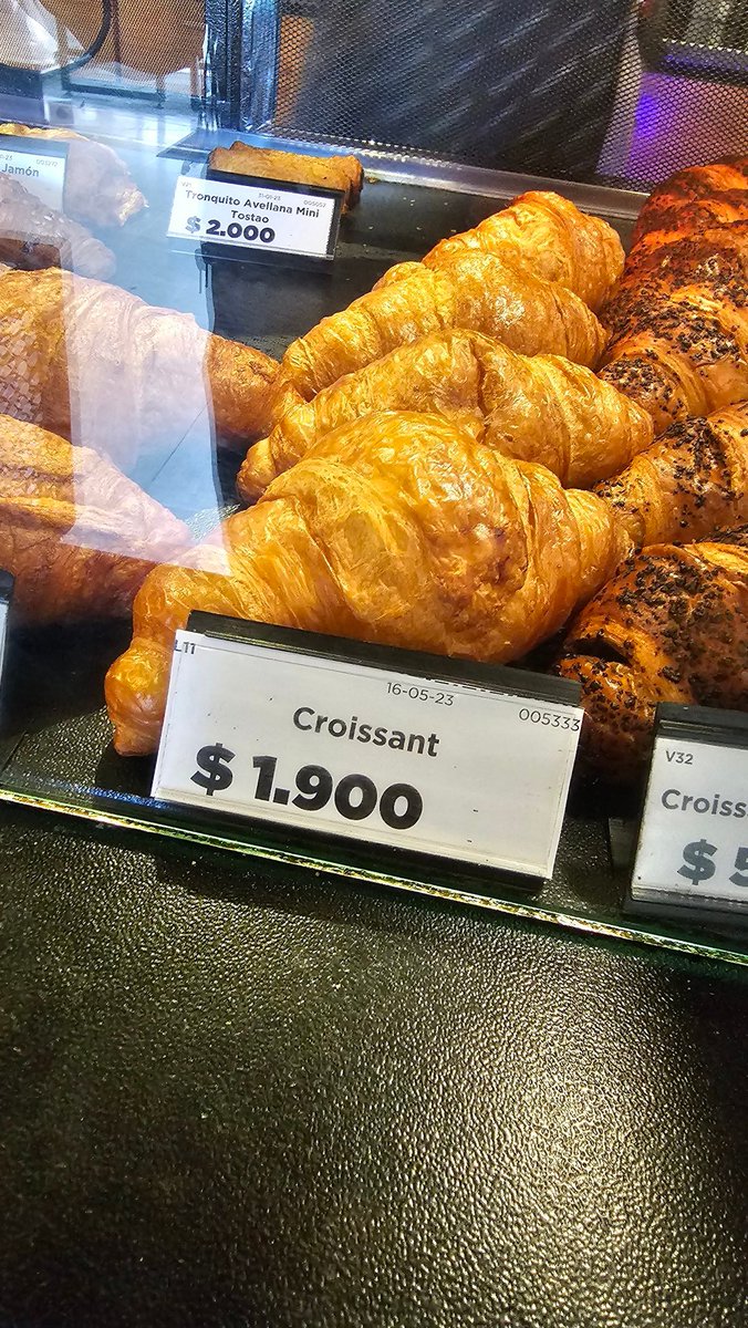 Muy bueno que Tostao baje el croissant de 4200 a 1900. Pero haberlo tenido a más del doble ¿no es también reconocer que se estaban pasando de verga? 🤔