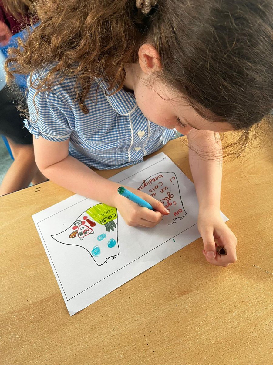 whitchurchprm's tweet photo. Seren a Sbarc day in 2KD. We enjoyed learning the song and designing their own cape for their Welsh superheroes Seren a Sbarc! #diwrnodserenasbarcday #SiarterIaithWPS #WPSRec https://t.co/8CmWUoplQr