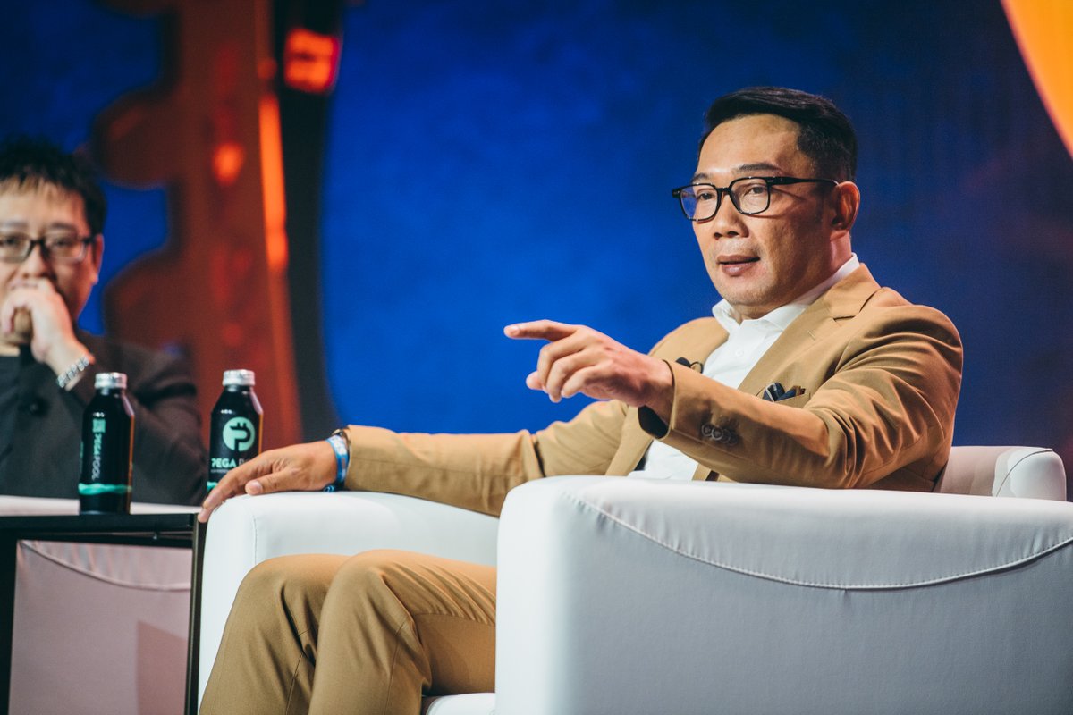 "#Bitcoin is a solution in my opinion to unbankable parts of my society. 40% of my people are unbankable." - <a href="/ridwankamil/">Ridwan Kamil</a>, Indonesian Governor 🇮🇩