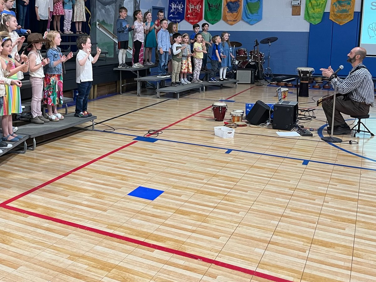 EKESCommunity's tweet photo. Last night we had our annual Spring Fest. Students proudly showcased their artwork and sang songs for families. Thank you to Mrs. Bastille, Mr. K, the theme committee, and all of our students for all of your hard work! https://t.co/wEiVR5E7LO