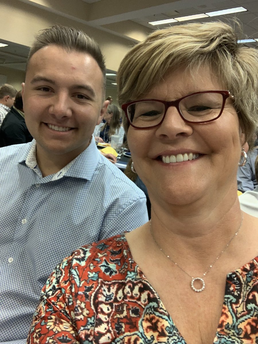 BrendaVanLengen's tweet photo. Ready to celebrate our #LoperGrad @therealjackmohr! Heโs the gonfalonier for the College of Business and Technology! Weโre all so proud of you Jack! @mohr4ya @KadeMohr1 #loper4life #loperfamily https://t.co/WQMbyiFFl8