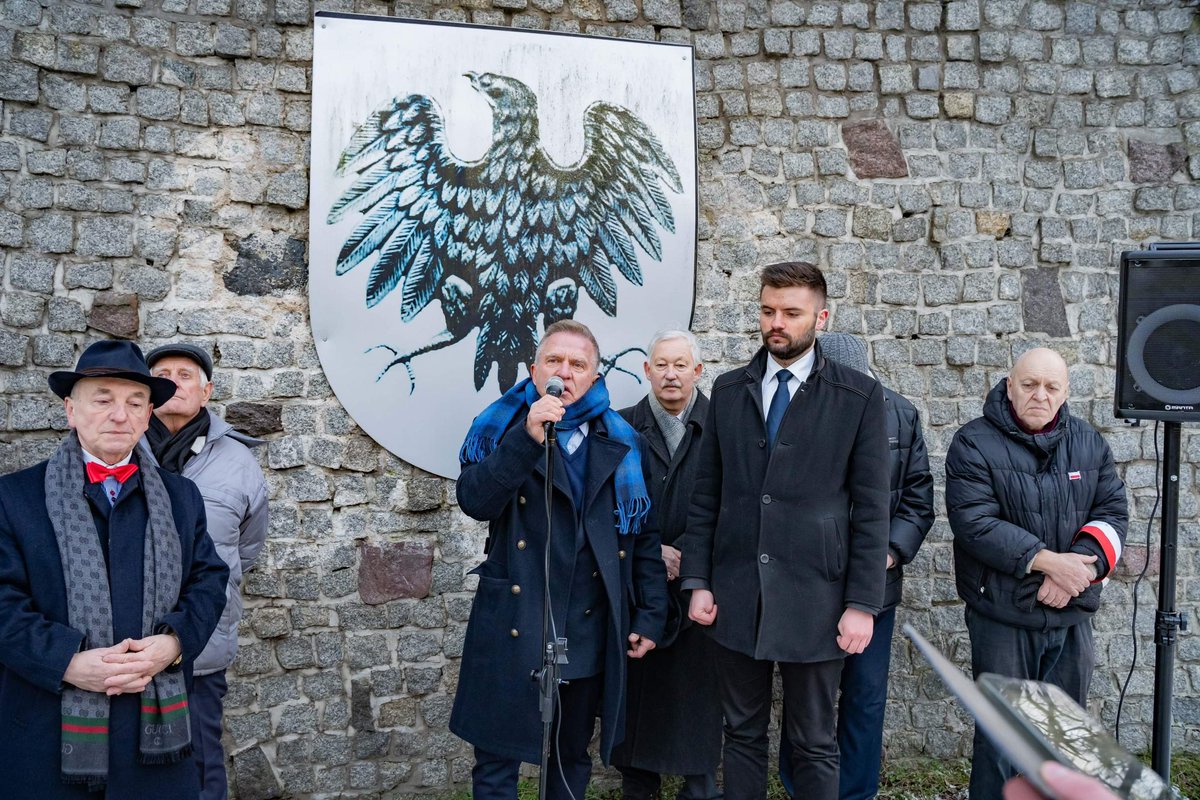 kaminsk44256473's tweet photo. Sprawiedliwością dziejową Polska odzyskała Pomorze 🇵🇱
78. rocznica ku wiecznej pamięci postawienia słupa granicznego na prastarej polskiej rzece – Odrze w Czelinie.
#NaBerlin #Czelin #Gozdowice #Odra #rubieże #Mieszkowice #KresyZachodnie #RejonPamięciNarodowej #ŚwiatłoOjczyzny https://t.co/NoE0xIhiEY
