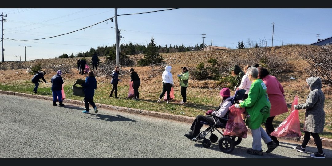 More clean-up underway here at O'D today! Busy Patriots ensuring our grounds are litter-free! <a href="/NLESDCA/">NLESD</a> @SISNLESD <a href="/Mount_Pearl/">City of Mount Pearl</a>