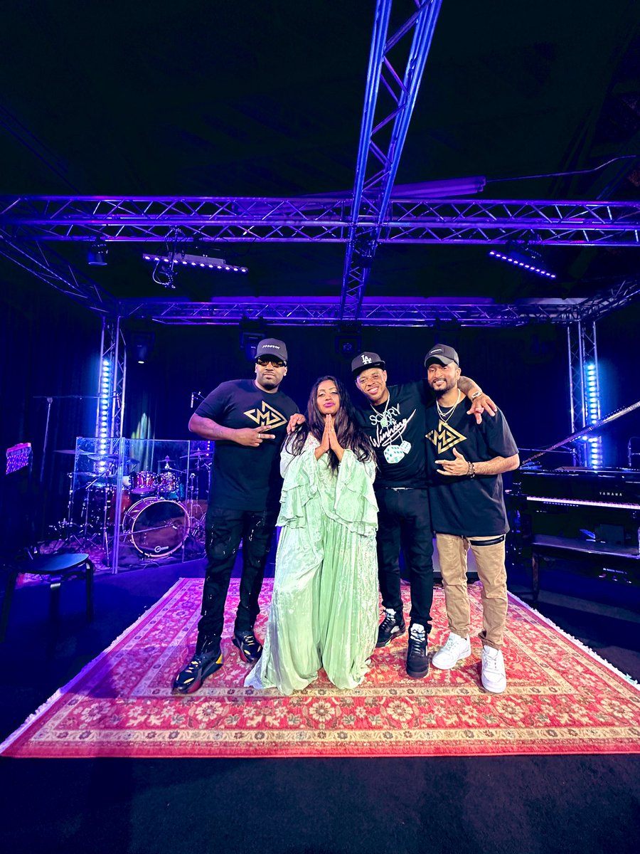 TheMusicalDoc's tweet image. Vibes we’re highhh✨ Thank you for rocking with us, last night was a dream🥹🫶🏽 Shout out to @decentraland @MTV @Uniquehorns_nft #MentalHealthActionDay #Decentraland #Trubandroom @PeterMadana @dotthedrummer2