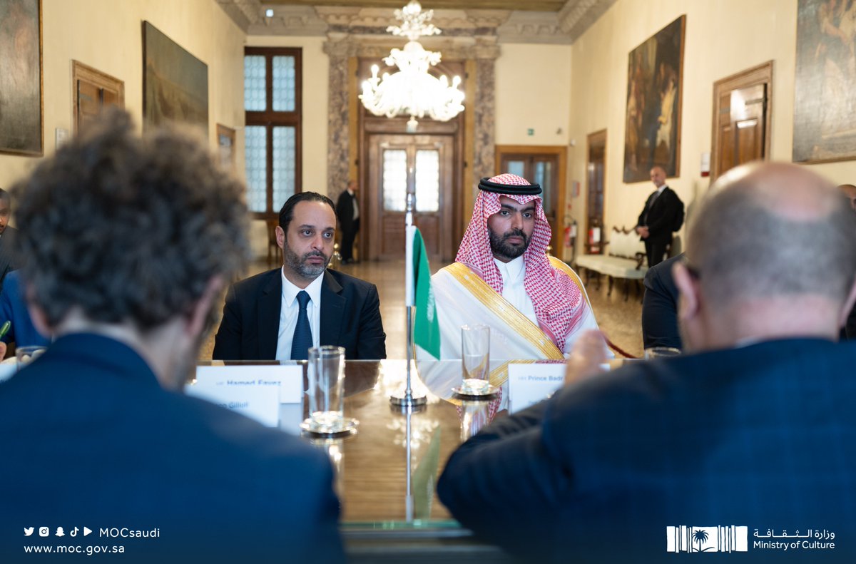 MOCSaudi's tweet photo. سمو وزير الثقافة @BadrFAlSaud يلتقي بنظيره الإيطالي معالي السيد جينارو سانجيوليانو، وذلك خلال زيارته الرسمية للجمهورية الإيطالية؛ لتعزيز العلاقات الثقافية بين البلدين.

#وزارة_الثقافة https://t.co/029k6OehqI