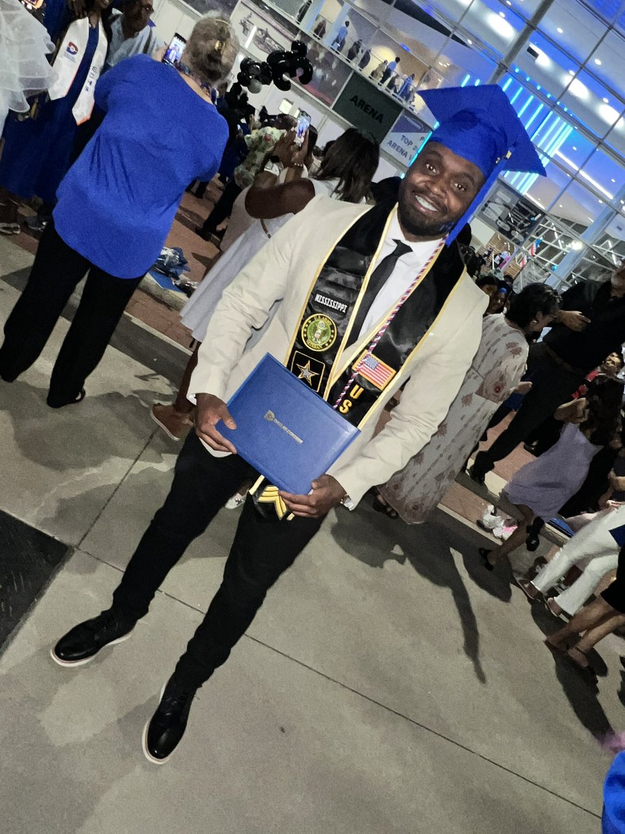 Rich_Homie_Monn's tweet image. #Graduate2023 #EngineerVibes #Engineer #DallasTexas #Veteran  s
