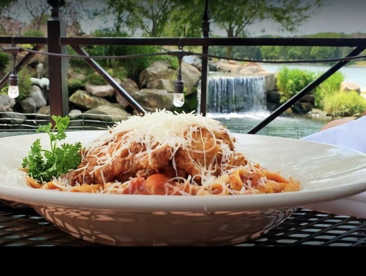 CharliesOmaha's tweet photo. Have lunch today out on our award winning lakefront patio! All lunch items are $14.95 and include a soft drink, ice tea or water.

Lunch Menu: https://t.co/vsyk4eFx4B

#lunchomaha #patioomaha #lakefrontpatio #charliesomaha https://t.co/fdqjwyjp5z
