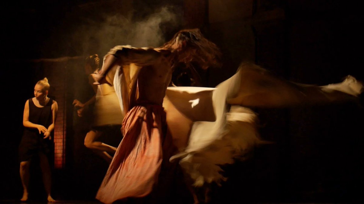 Am Samstag gastiert die Meisterklasse von #Derevo mit »Arcan« bei uns. Eindrucksvoller Tanz, hochprofessionell und emotional. Start ist 14 Uhr, Eintritt frei. Nach der Aufführung Ensemblegespräch.
buff.ly/3pI26dm 
#Wochenende #Dresden #freeshow