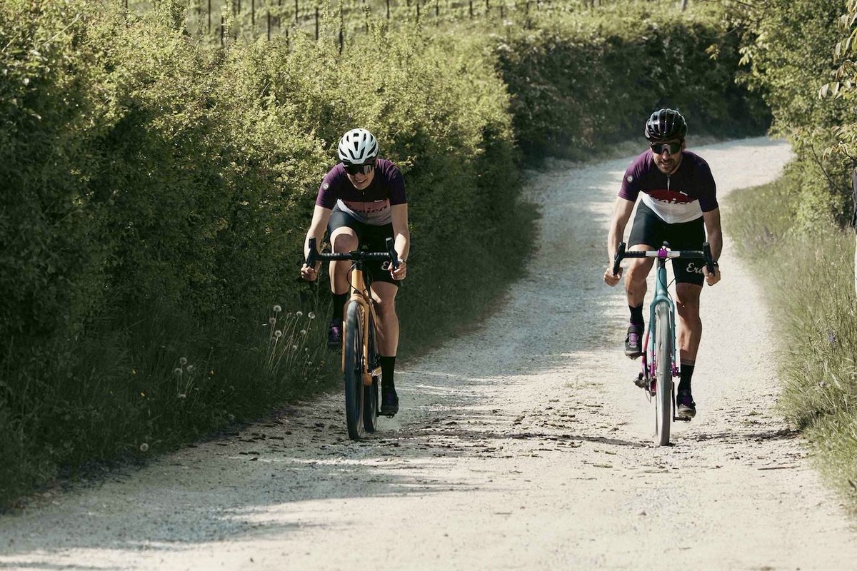 CapoVelo's tweet photo. Santini and L'Eroica Partner on New Apparel Collection
https://t.co/E8rdmeBxQV @SANTINI_SMS #Santini #SantiniCycling #SantinixLEroica #LEroica #cycling @Eroica_Official https://t.co/b8niZD1cjk