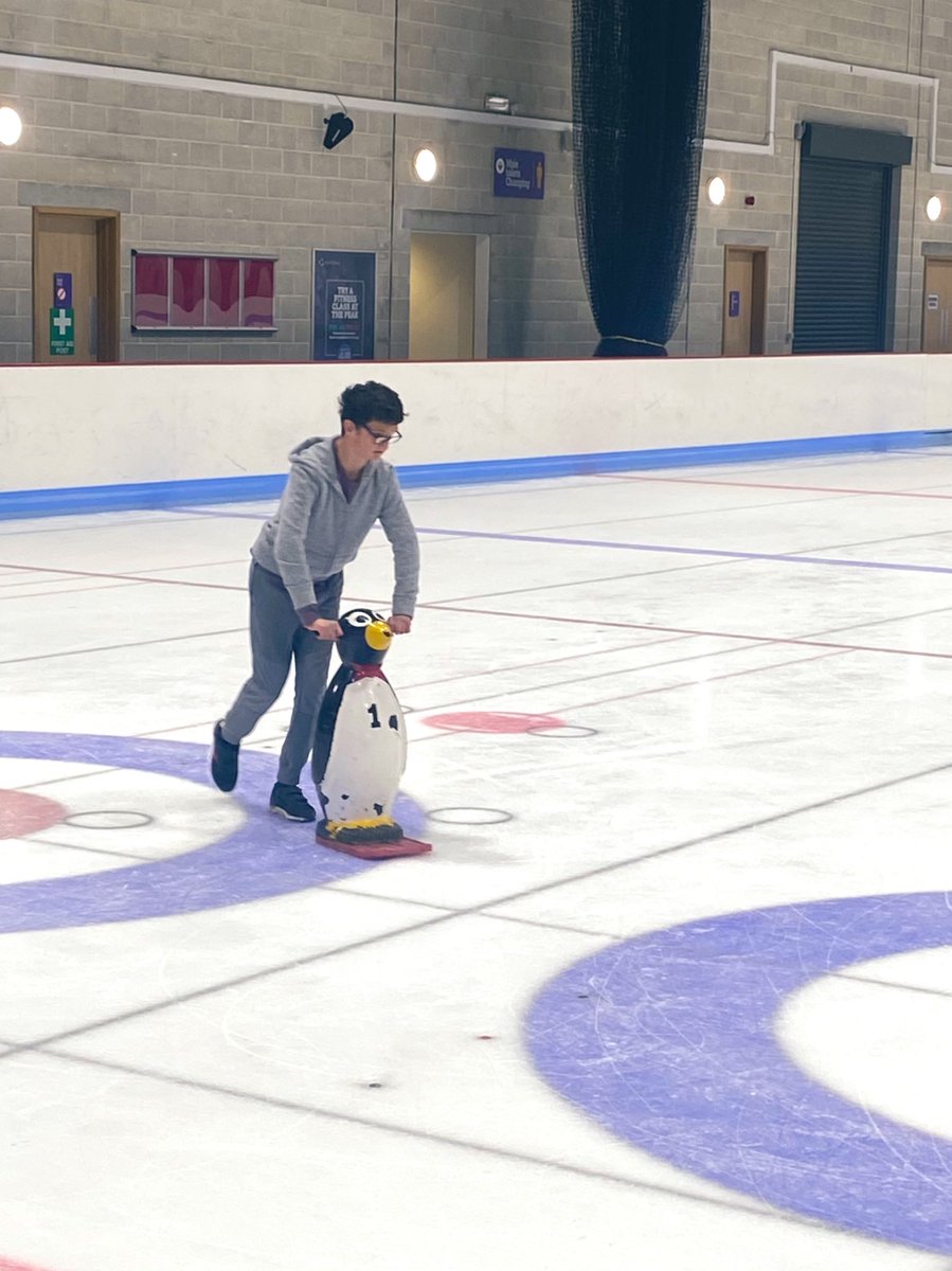 Miss Robertson tweet media