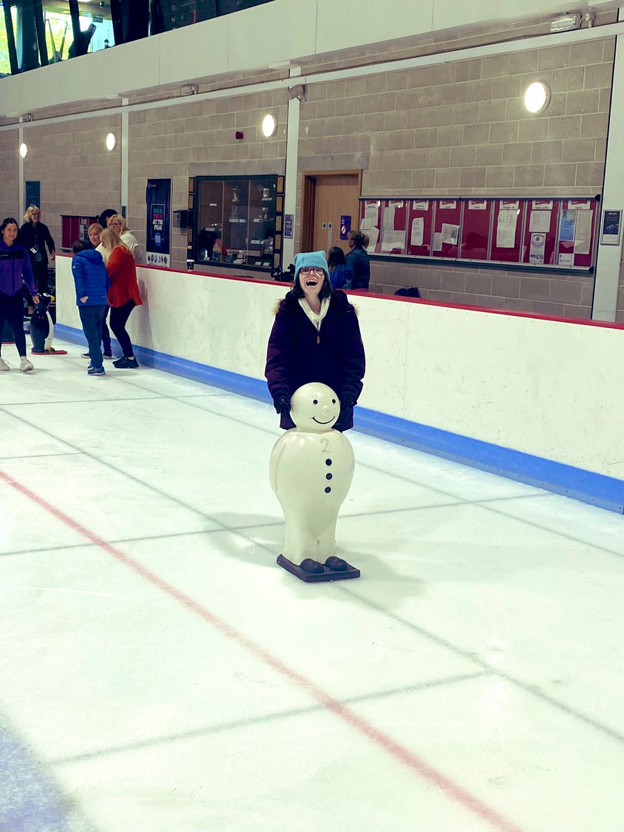 Miss Robertson tweet media