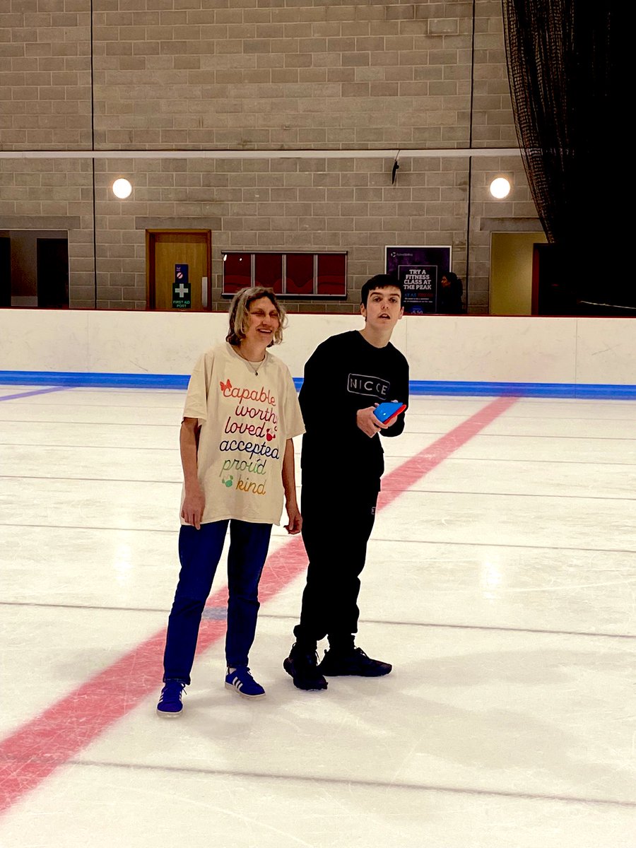 Miss Robertson tweet media