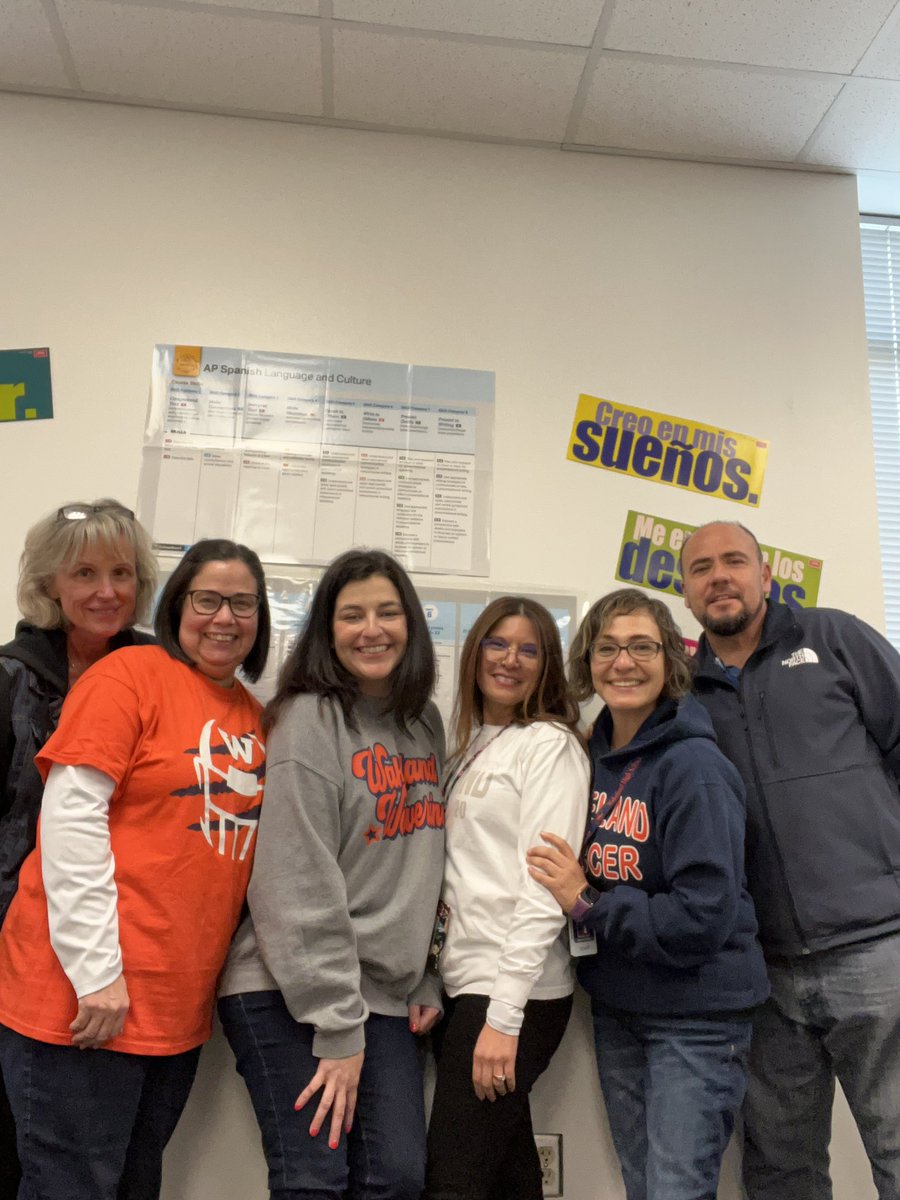 CDinorahHC's tweet photo. It was a great school year with this wonderful team!!! @WakelandHS #celebrating #lastdayofschool #worldlanguageteam https://t.co/8meZwTz9vs