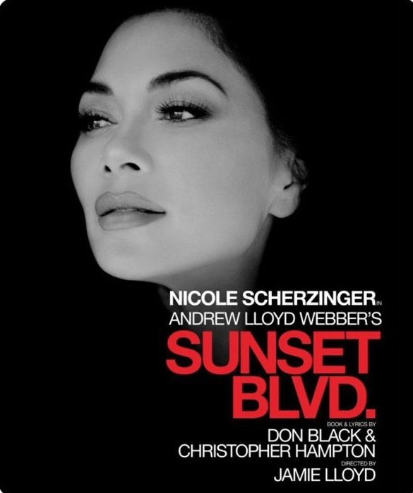 When I grow up
I wanna be famous
I wanna be a star
I wanna be Norma Desmond