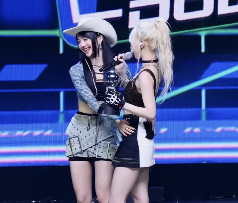 ujiminphoria's tweet photo. Eunchae said Karina is the first friend that she made through Eunchae Star Diary and the became closer nowadays🥹😭 https://t.co/8xgi1HO2Sy