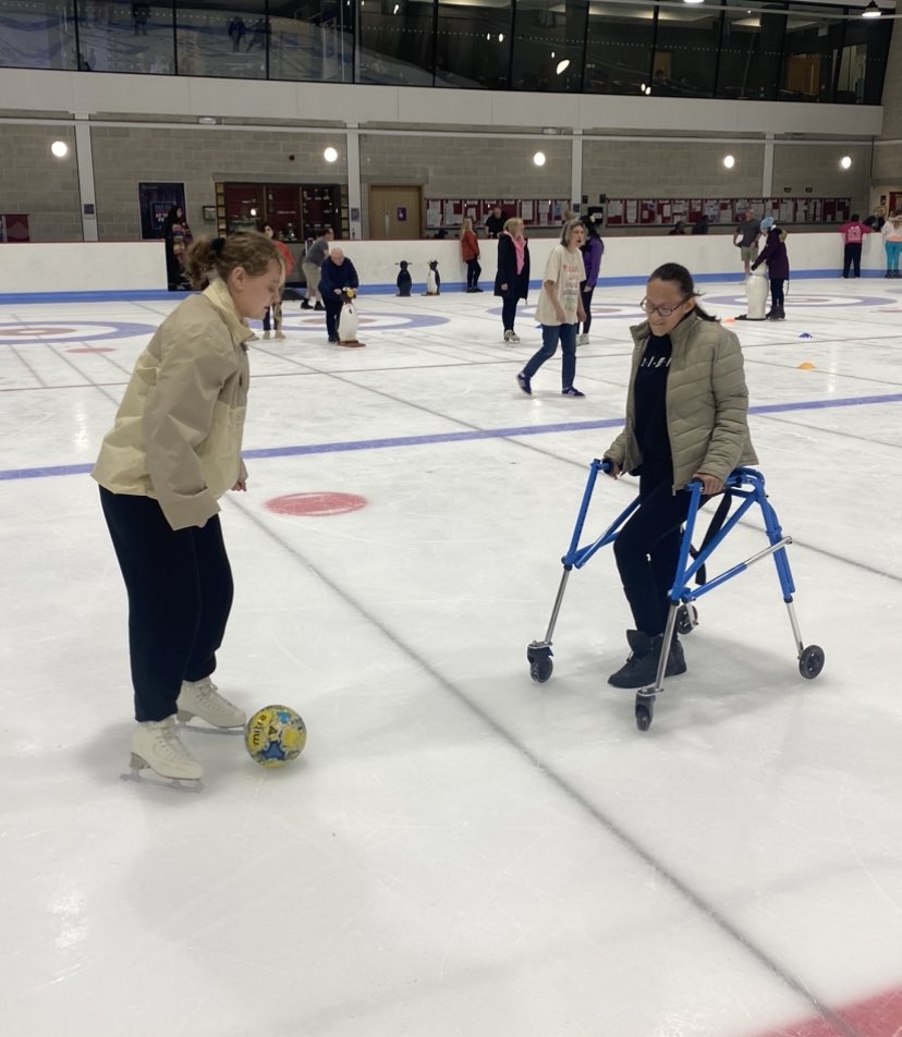 Miss Robertson tweet media