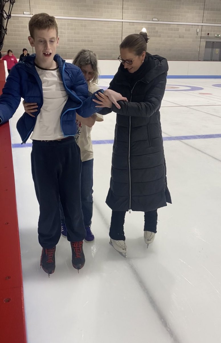 Miss Robertson tweet media