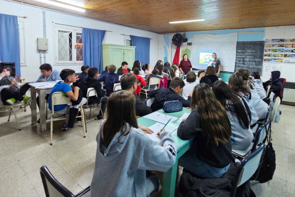 DTE_region01's tweet photo. Iniciamos el Club de tecnología en Verónica, Punta Indio, con estudiantes de 6to. grado.
Trabajamos en articulación con el CIIE y la Jefatura Distrital. @AlbertoSileoni  @ClaudiaBracchi1 @salbarracin @DTE_BA
🤖💻📱 https://t.co/6CvMjX1uR2