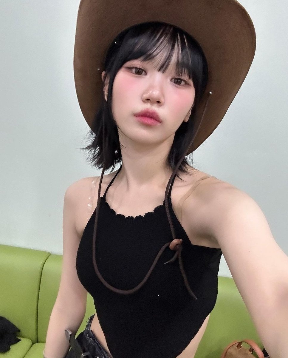 chaaewont's tweet photo. ✨️Throwback✨️ to when I wore this outfit! I felt really cool because of the cowboy hat and a bit cute with the outfit!🤠🌸 Do you all agree with me?ʚ(｡˃ ᵕ ˂ )ɞ https://t.co/mbefF9EH53