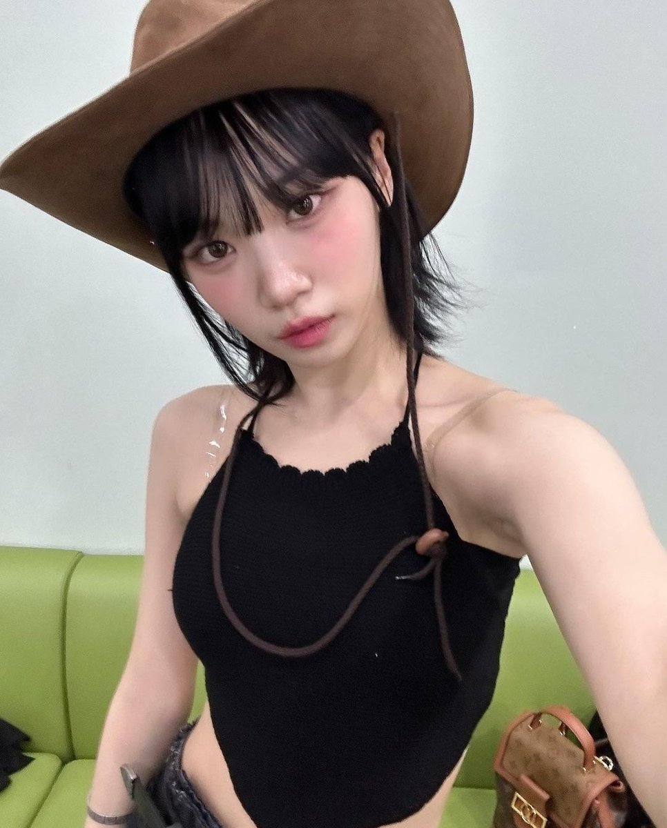 chaaewont's tweet photo. ✨️Throwback✨️ to when I wore this outfit! I felt really cool because of the cowboy hat and a bit cute with the outfit!🤠🌸 Do you all agree with me?ʚ(｡˃ ᵕ ˂ )ɞ https://t.co/mbefF9EH53