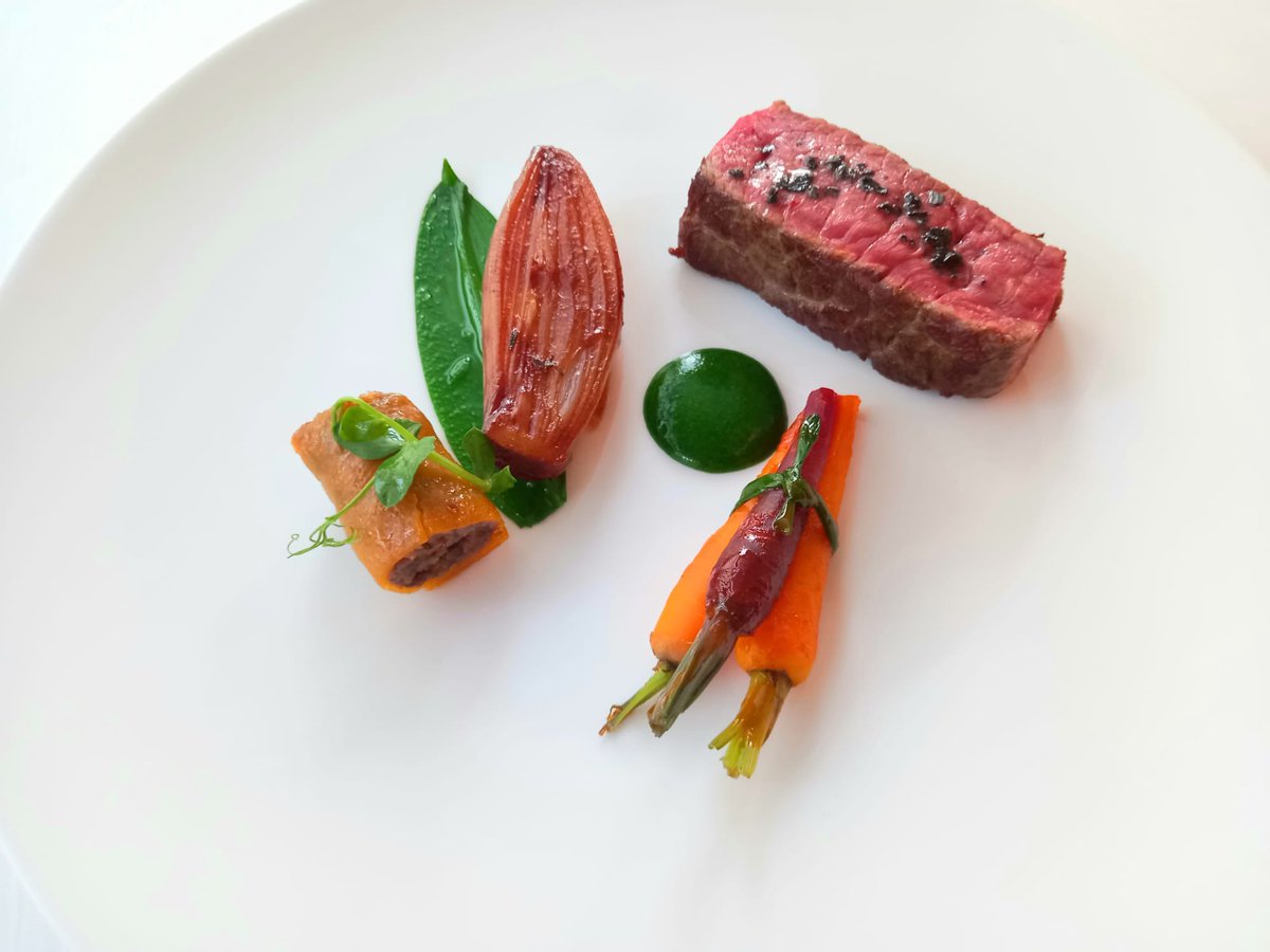AndrasMavromma1's tweet photo. Bœuf Stifado
Stifado beef
-
#mavrommatis #40ansMavrommatis #lemavrommatis #restaurantétoilé #cuisinehellénique #produitsgrecs #restaurantparis #paris5 #stifado #beef #gaultmillau #guidemichelinfr https://t.co/boNYGLfHSW