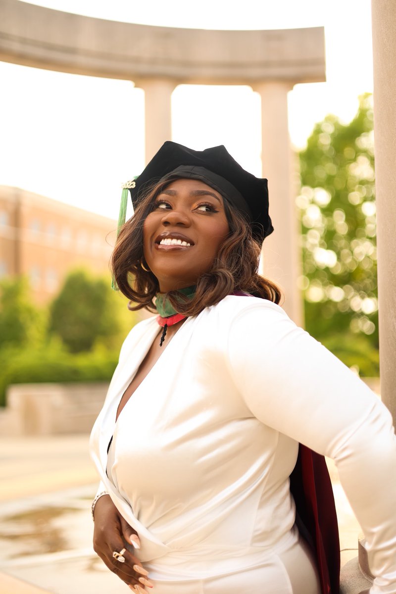 traumaBae's tweet image. Because I loved all my pictures #issaGraduate