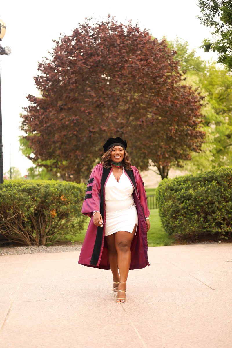 traumaBae's tweet image. Because I loved all my pictures #issaGraduate