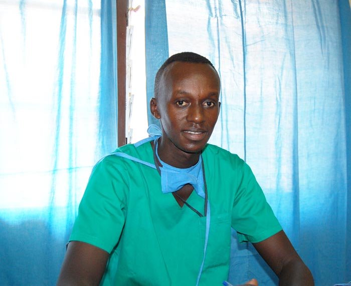 ben_ndag's tweet photo. Je viens d'apprendre la nomination de mon frère @BivahagumyeL( ORL) en qualité de Professeur associé à @UCAuvergne et je le félicite 👏🏽👏🏽👏🏽.

Le médecin #Burundi-ais reste un choix préferé à l'international pour ses habiletés &amp; son sens du devoir, de bienveillance et d'empathie. https://t.co/5CmK2jSzOe