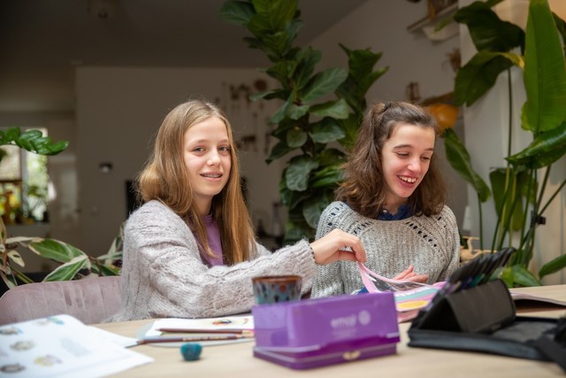 De gemeente zet alle jonge mantelzorgers in het zonnetje in de week van 1 t/m 7 juni. Zij krijgen een cadeautje en worden uitgenodigd voor leuke activiteiten. Ken jij een jonge mantelzorger? Meld hem of haar aan via carnold@oldebroek.nl of gzomer@oldebroek.nl.